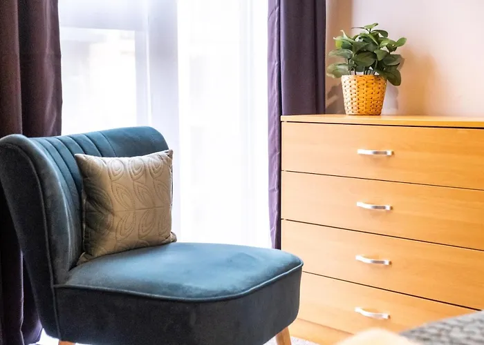 Stylish 2Bed Apartment-City Centre - Free Parking.
