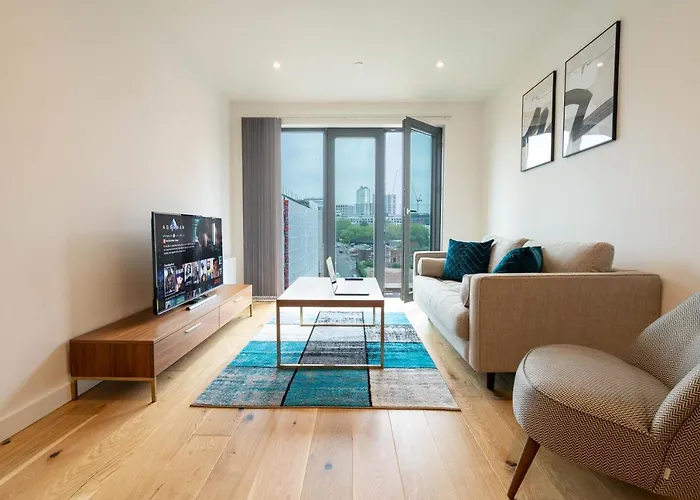 New Build ☆ Luxury Teal 2 Bed, 2 Bath Apartment - 5 Min Walk From Bullring/Cube/Mailbox/New Street Station