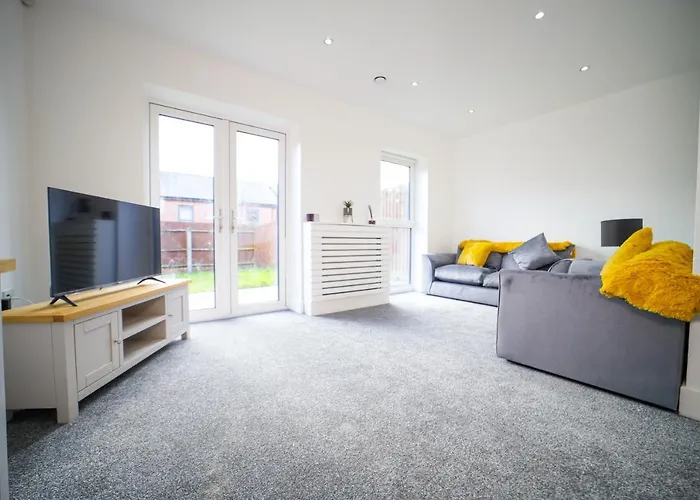 3 Bedroom House In Birmingham City Centre - Sleeps 6