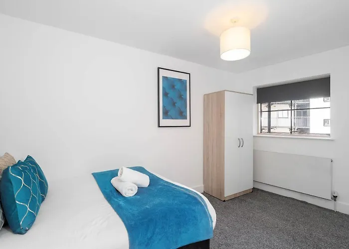 City Centre - Two Bedroom Apartment - Juliet Balcony - Secure Parking - Wifi - Smart Tv