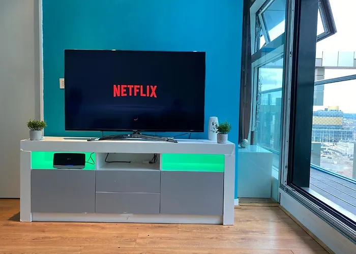 Elegant One Bedroom Apartment With Balcony Recently Refurbished Netflix And Smoking Allowed