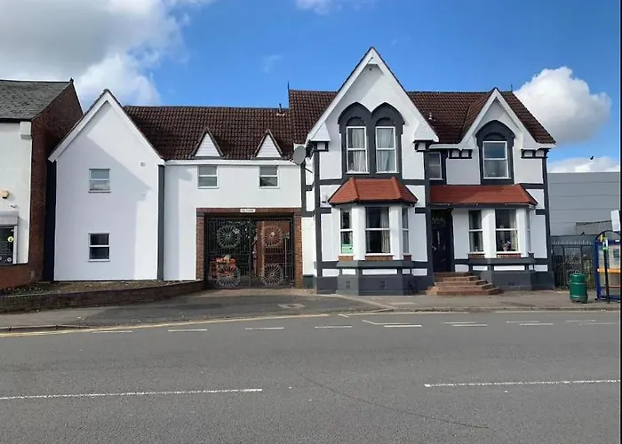 Pluxa Bearwood Hotel Double Beds With Ensuite And Car Park