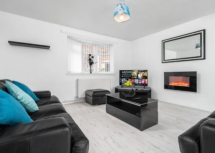 Modern 4 Bedroom Home Ideal For Contractors, Groups And Families ,Free Parking For Multiple Vehicle\'S