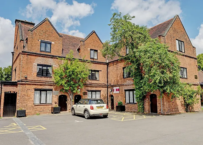 Oyo Dovecote Hotel