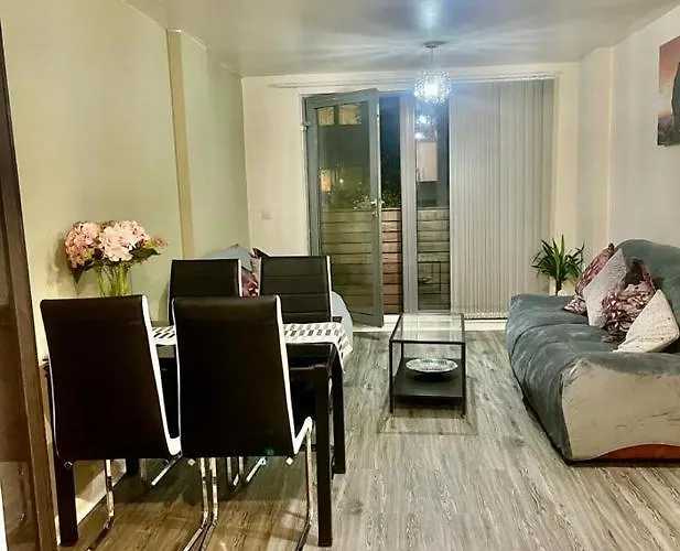 2 Bed Apartment Very Near To Mail Box , New Street
