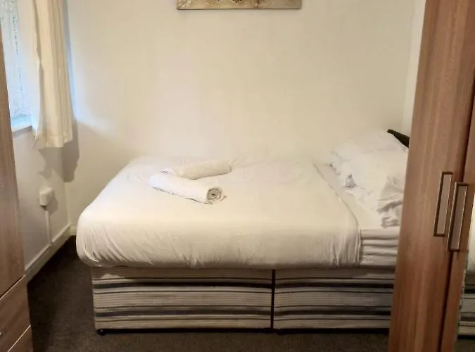 Apartment Beside Queen Elizabeth Hospital
