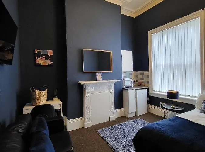 Large Digbeth Double Room Shared Bathroom