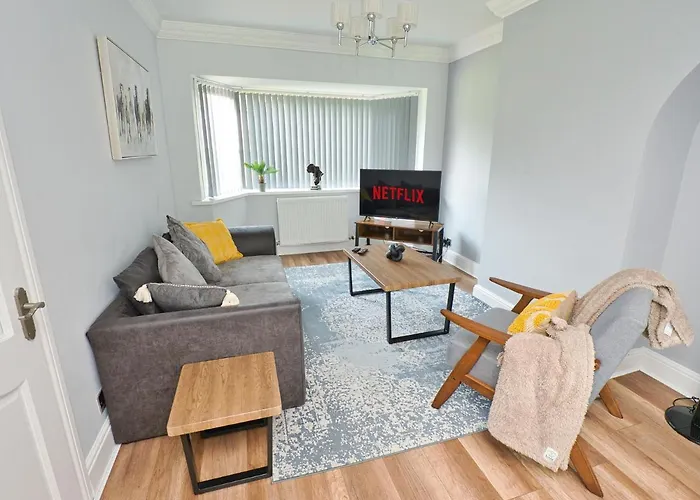 Cosy 3 Bed With Parking- Family And Contractors
