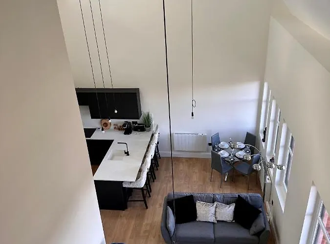Luxury 3 Bedroom Modern Penthouse- Birmingham City