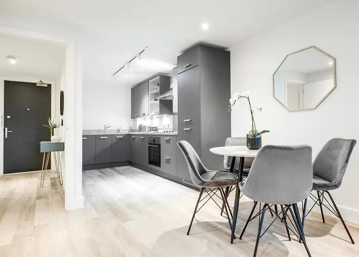 Exoticstay Apartments- 5* Elegant Luxury Centrally Located 2-Bedroom Apt