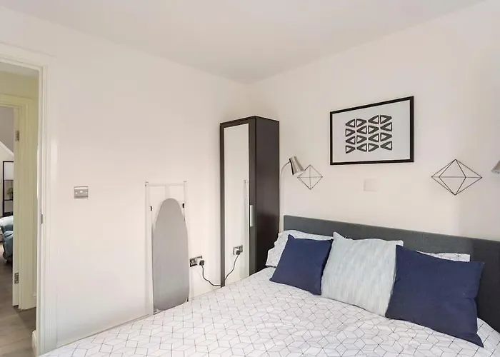Cosy Brand New Spacious 1 Bed Luxury Apartment