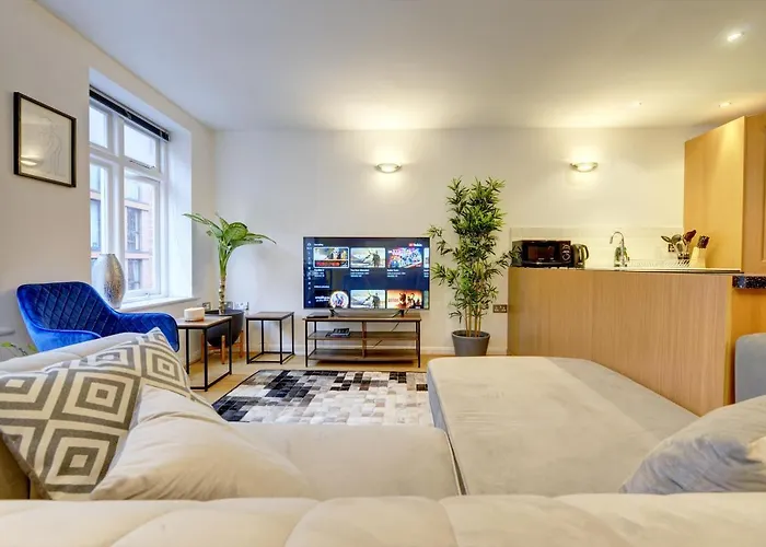 City Centre, 2 Bedroom, Secured Parking, 3 King Bed, Wifi Sleep 6 Guest Comfortable On Three King Size Beds, Jewellery Quarter , Birmingham City Centre , Allocated Secured Parking