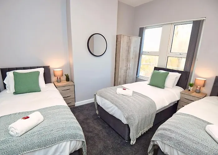 *Sleeps 9* Modern, 4 Bed House, Birmingham