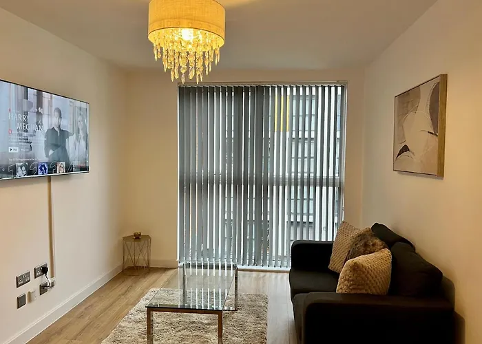 Elegant & Cozy, Gold Decor Apartment, B1