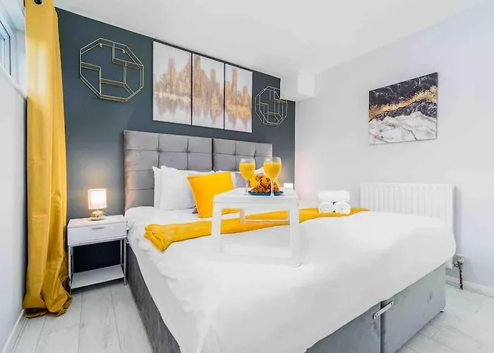 ✪Central✪6Bed✪ Parking✪Pool Table✪Private Patio ✪