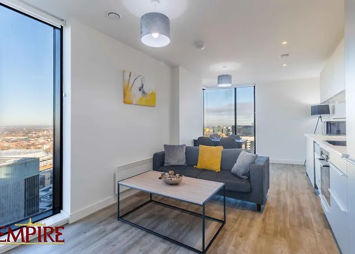 Stylish 2 Bed Apartment On Broad Street!