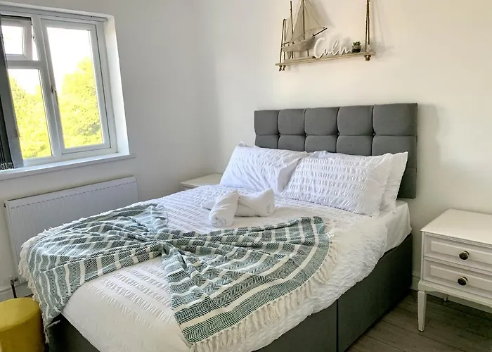 Modern & Cosy 2-Bed Apartment Near Nec, Airport & Jlr!