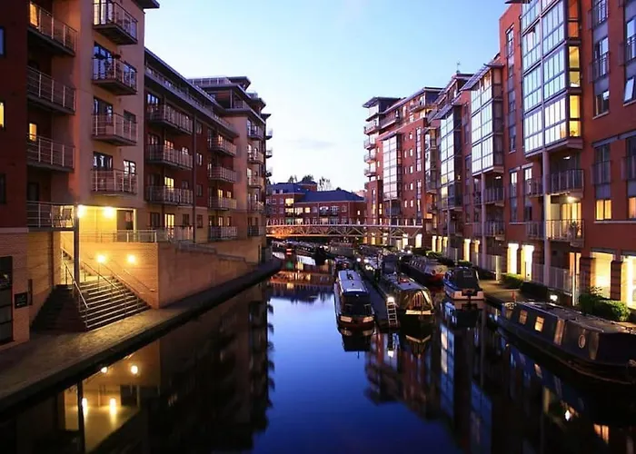 Entire Flat, 2 Bedroom & 2 Bathrooms In Birmingham