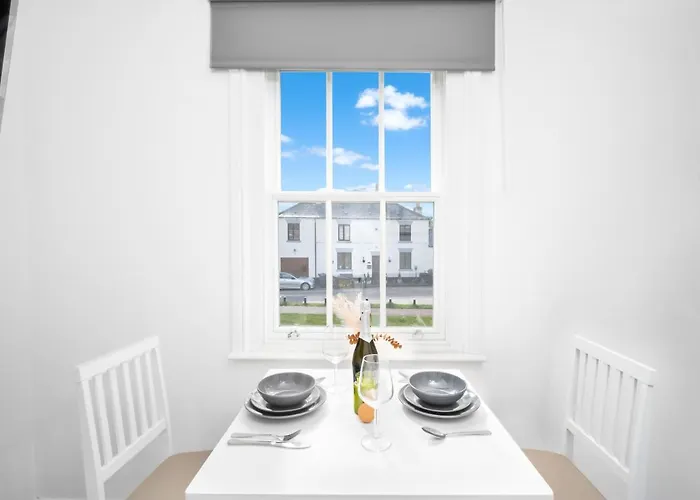 Fabulous Apartment Overlooking Canal - Parking - Perry Barr