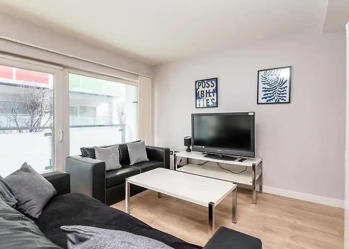 ☆ Property Buzzer Serviced Apartments ☆ 1 Bed Flat Birmingham City Centre - China Town ☆ Very Close To Bull Ring, Grand Central + Mailbox ☆