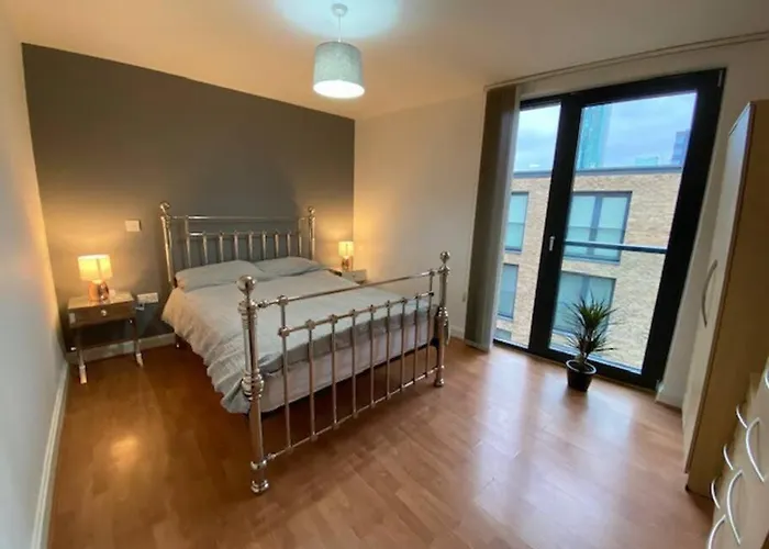 Superb 1 Bedroom Serviced Apartment In City Centre
