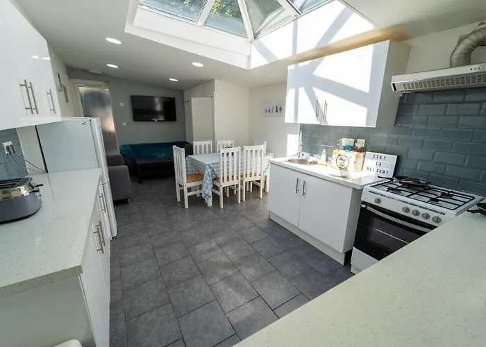 Stay Sa Spacious Studios Next To Uob And 10Min To The City!