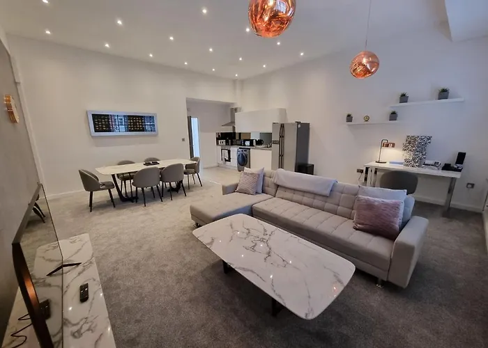 Stunning 1 Bed Apt Minutes From Bham City Centre!