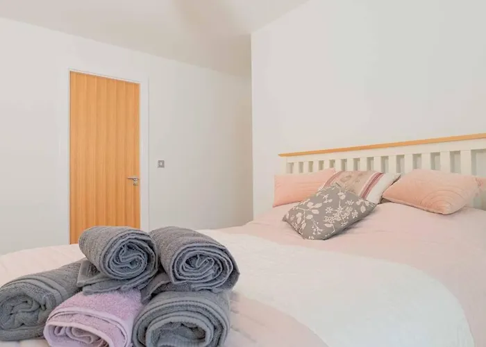 Beautiful 2 Bed In Central Birmingham: A Hidden Gem!
