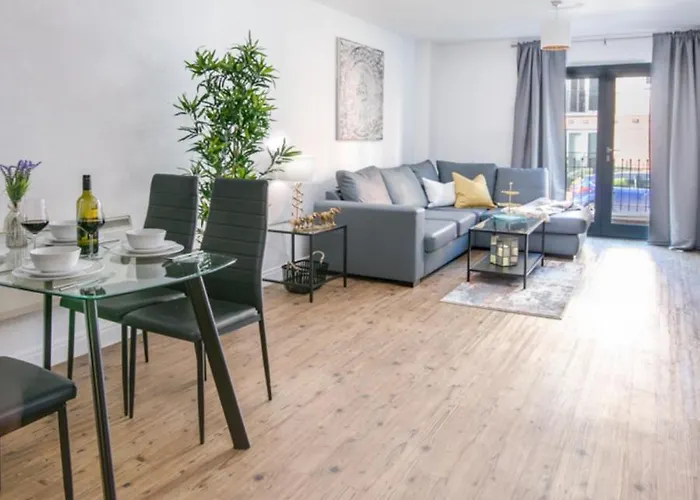 Peaceful Serviced Apartment - Pluxa The Zen