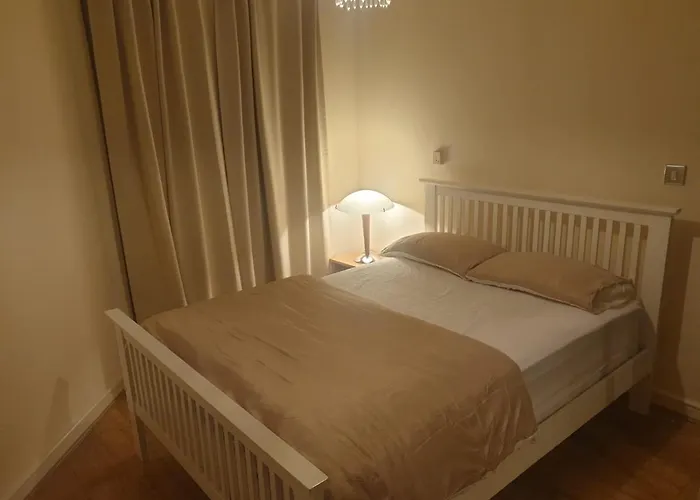 Broadway Plaza - 1 Bedroom Apartment