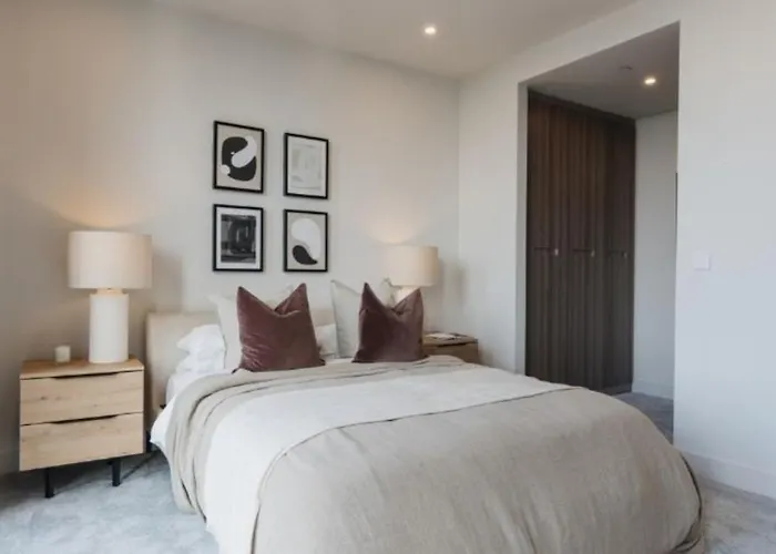 The Mercian - 3Bdr Luxury Penthouse -24 Hr Gym - Private Terrace