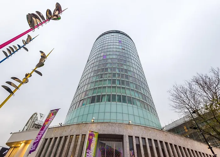 Luxury Apt Right In The City Centre! Incredible Panoramic Views! Ideal For Professionals Staying In Birmingham! Perfect For Long Stays!
