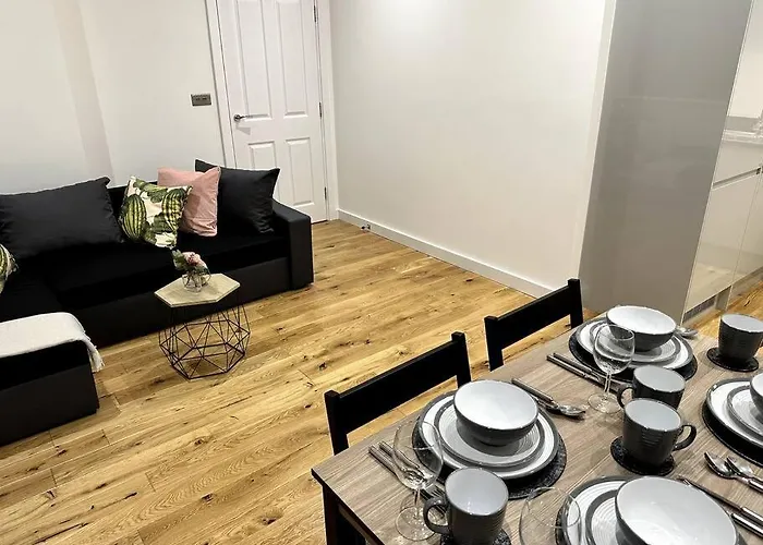 Spacious And Elegant Apartment