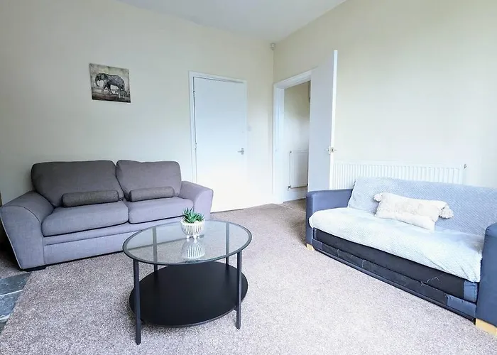 Charming 2 Bedroom House In Harborne With Parking