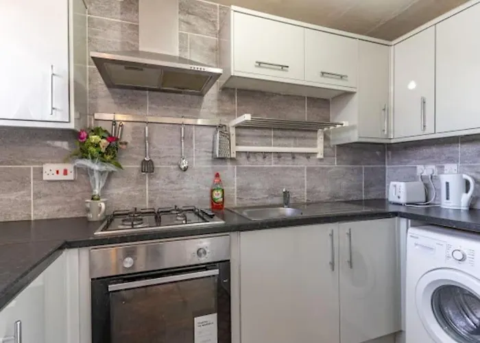 Spacious Flat In West Midlands