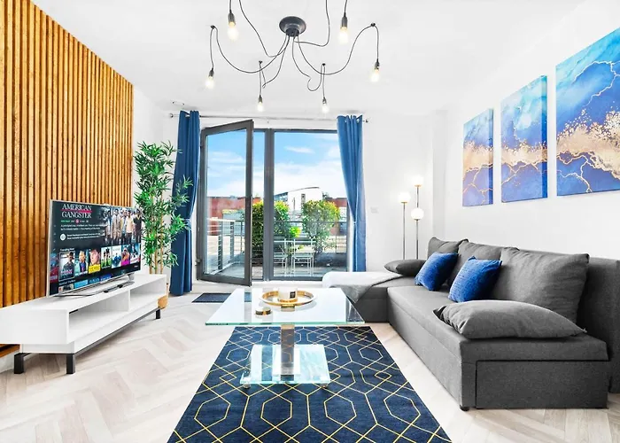 New Luxury City Centre Apartment By Azura Nights
