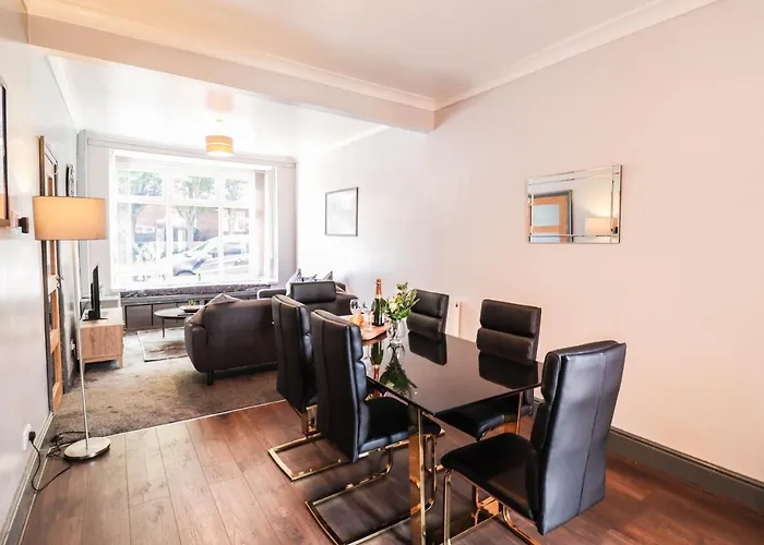 Birmingham Cosy Contractor House - Free Wifi!
