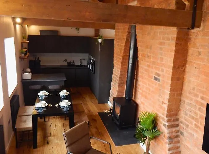 Vip 3Br Grade2 Luxurious Industrial House With Wood Fire, Electric Blinds And Big Cast Iron Windows In The Heart Of The Jq