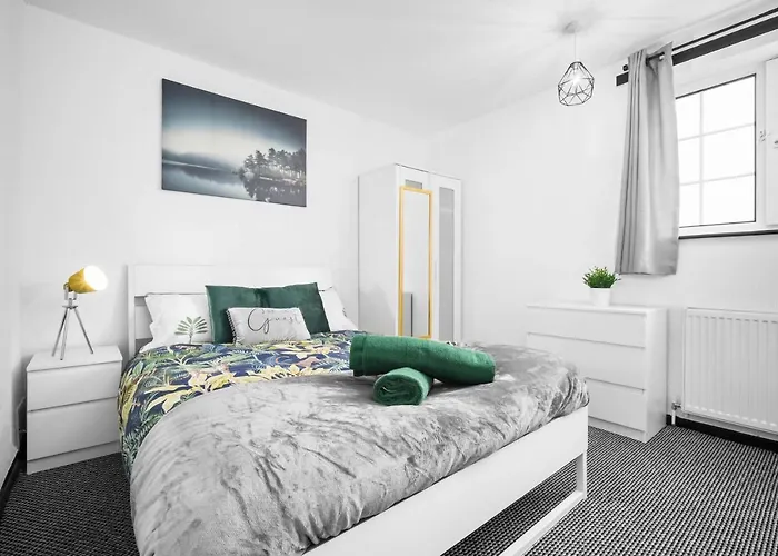 Modern 3 Bedroom Home For Groups