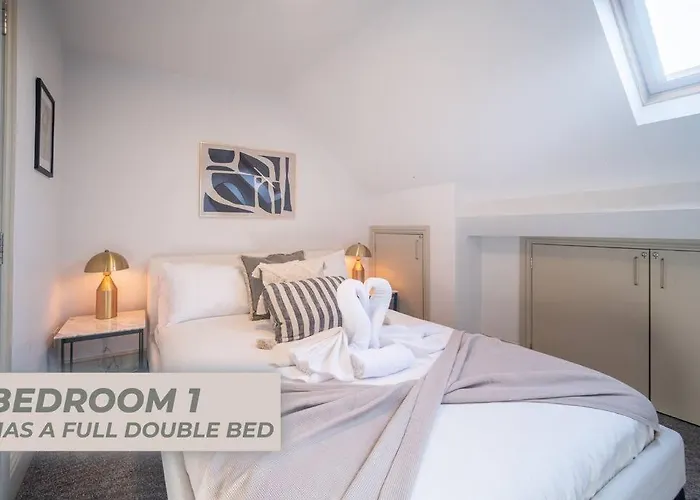 Stylish Moseley Victorian Townhouse - 2 Bedroom Apartment In Central Moseley ☆ Free Parking ✪ Sleeps 4 → Free Parking → Free Netflix - By Pilot My Property