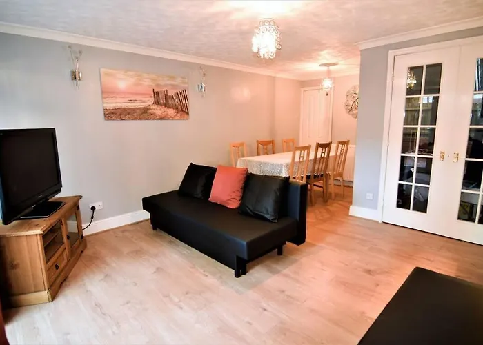 The Brum House With Private Garden, Bbq, 3 Tvs With Netflix, Huge Lounge Or Quadruple Bedroom Plus 2 Double Bedrooms