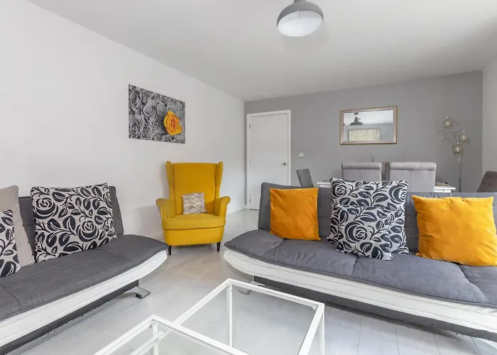 Opp B\'Ham - Perfect For Contractors And Travellers, Gated Parking! Big Savings Booking 7 Nights Or More!