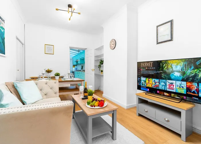 Luxury 3 Bedroom House - Harborne - Parking - Garden - Wifi & Netflix 122G