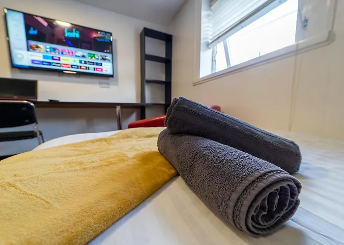 Compact Studios Available Close To Uob And 10Mins From The City!