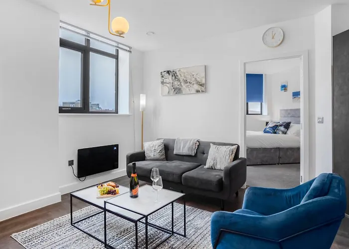 Priority Suite - Modern 2 Bedroom Apartment In Birmingham City Centre - Perfect For Family, Business And Leisure Stays By Estate Experts