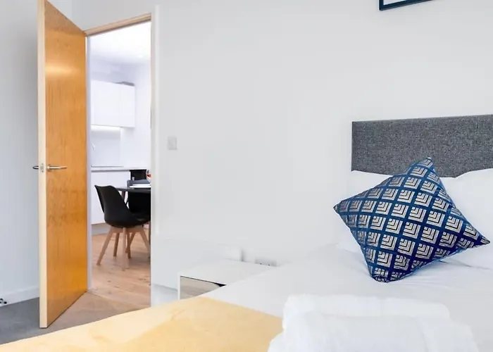 Serene Luxury 5 Star City Centre By Your Perfect Stay Short Lets Birmingham With Netflix & Fast Wifi