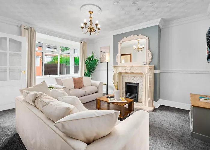 Luxurious 3 Bedroom House With Parking 73B - Top Rated - Netflix - Wifi - Smart Tv