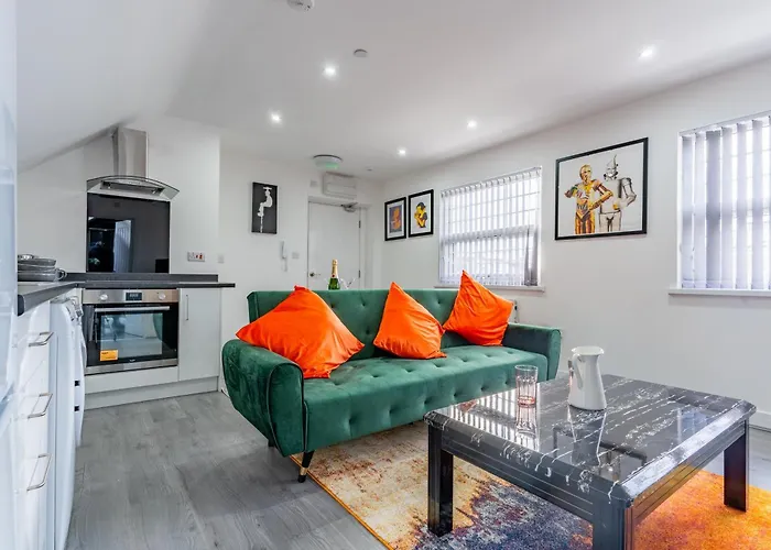 Warm Vibrant Apartment At The Top Very Close To Birmingham City Centre