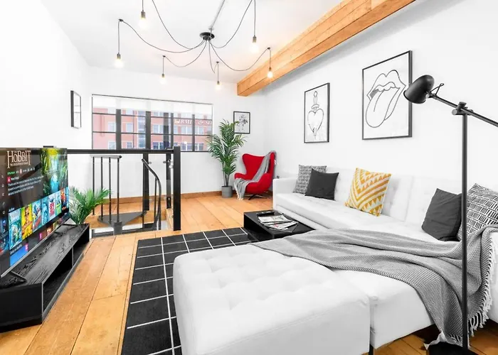 Loft Style Apartment - Near City Centre - Smart Tv- Wifi - Parking - Top Rated - 3Nt