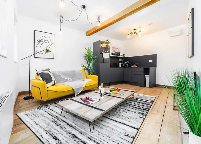 Loft Apartment - Near City Centre - Smart Tv- Wifi - Netfix - Parking - Top Rated - 2Nt